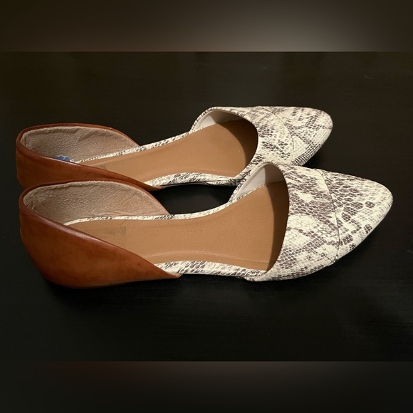 DV by Dolce Vita Snakeskin Flats - Picture 7 of 10